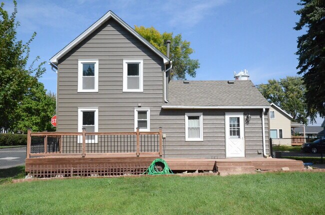 Building Photo - 401 E 1st St