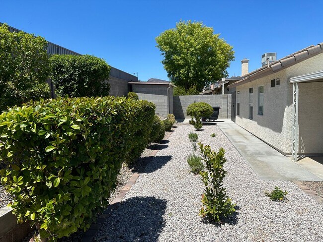 Building Photo - Henderson!!  Solar Panels!! Tankless Hot w...