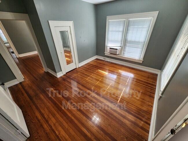 Foto del edificio - 830 E 12th St