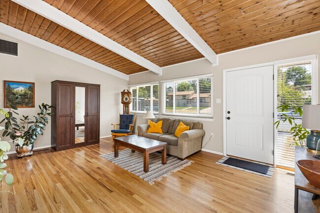 Foto del edificio - 1321 Eagle View Dr