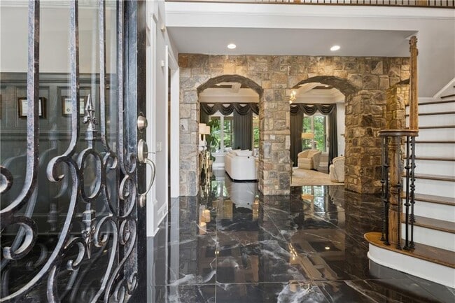 Foto del edificio - 2660 Springbluff Ct NE
