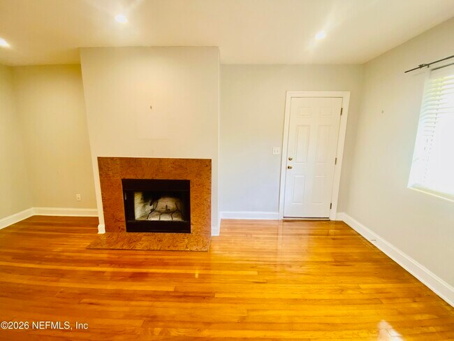 Foto del edificio - 2159 Riverside Ave