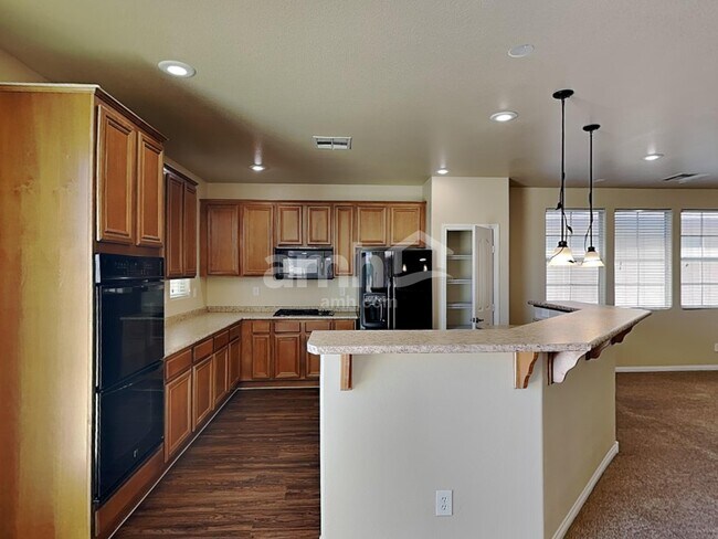 Foto del edificio - 10035 Hollis Mountain Ave