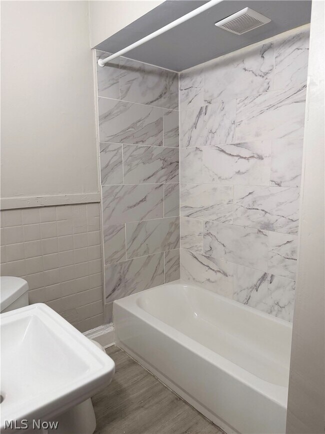 Foto del edificio - 2778 E 120th St