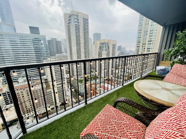 Foto del edificio - 623 N State St