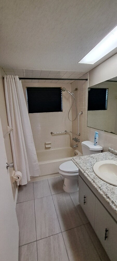 Foto del edificio - 8436 Newton Dr