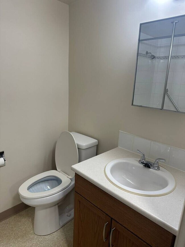 Photo du bâtiment - 13516-102 102 St NW