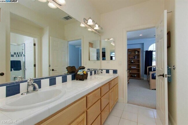 Foto del edificio - 5 br, 4.5 bath House - 6130 Ledgewood Terrace