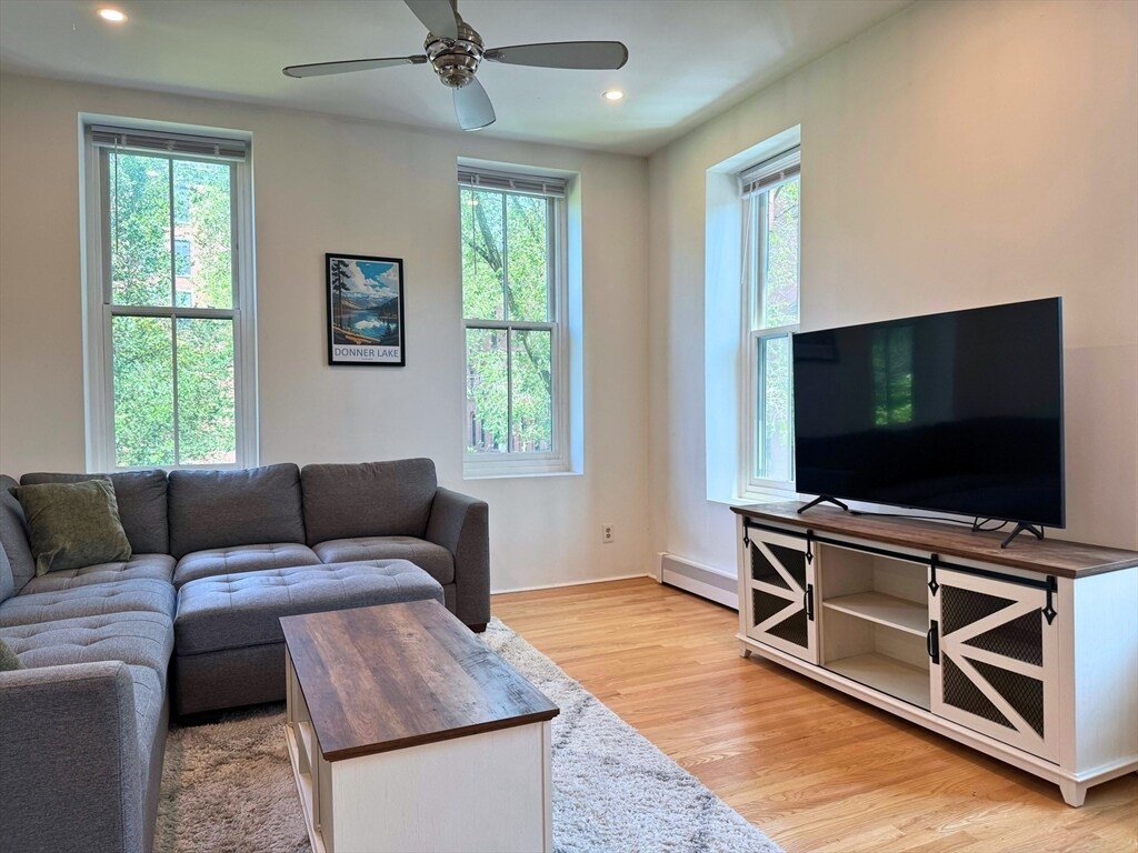Foto principal - 29 E Concord St