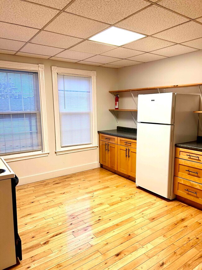 P9180020 - 583 Washington Ave