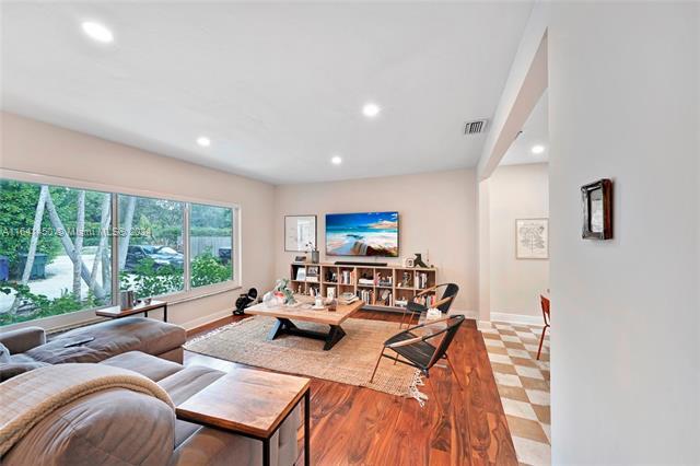 Building Photo - 7651 SW 67th Ave
