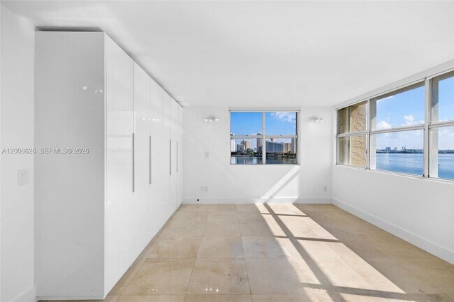 Foto del edificio - 1420 Brickell Bay Dr