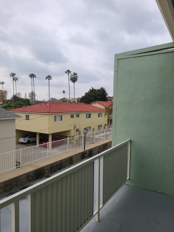 Building Photo - 160 S El Molino Ave
