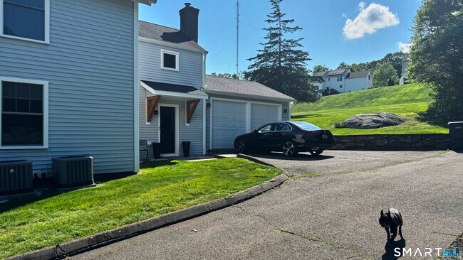 Foto del edificio - 100 Gaylord Mountain Rd