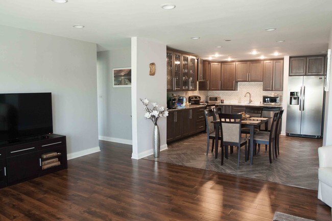 Building Photo - 2500 Windsor Mall