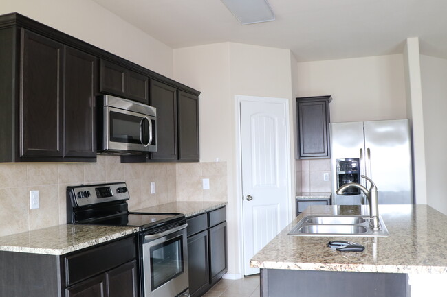 Building Photo - 259 Meadowlands Dr