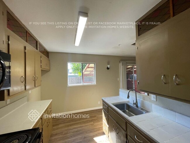 Building Photo - 1445 Delwood St