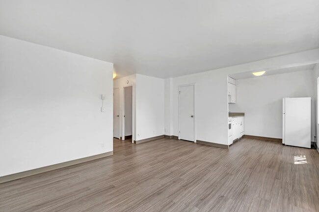Foto del edificio - Uptown Arms & Manor
