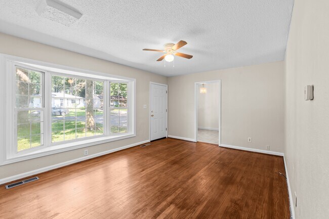 Foto del edificio - 5310 Winona Dr