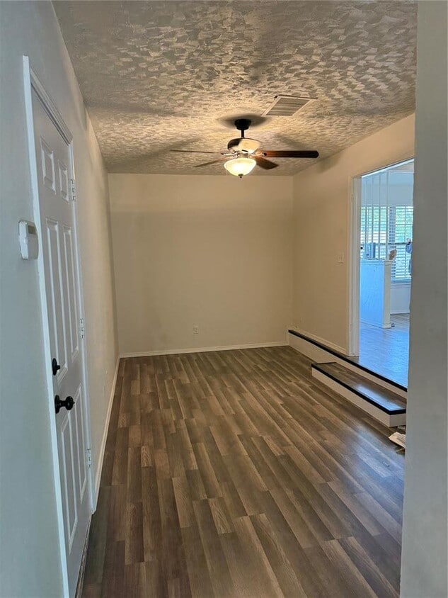 Foto principal - 613 S Meadow Ln