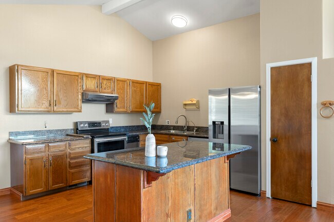 Building Photo - 2317 N Oakmont Dr