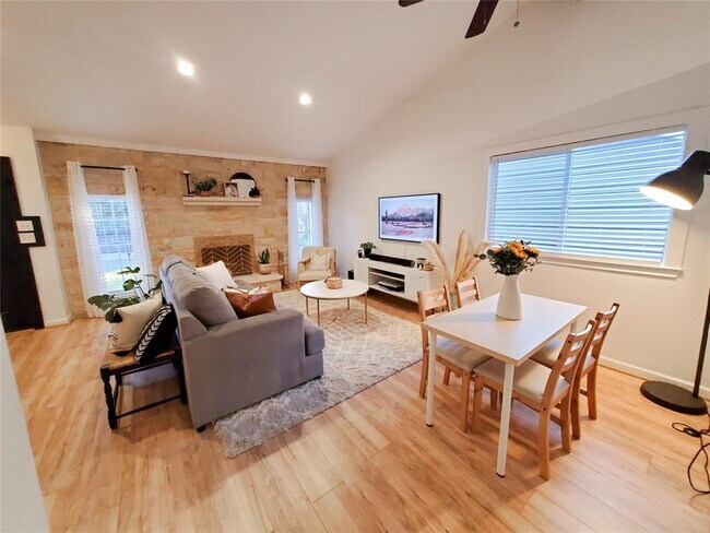 Foto del edificio - 924 Acorn Oaks Dr