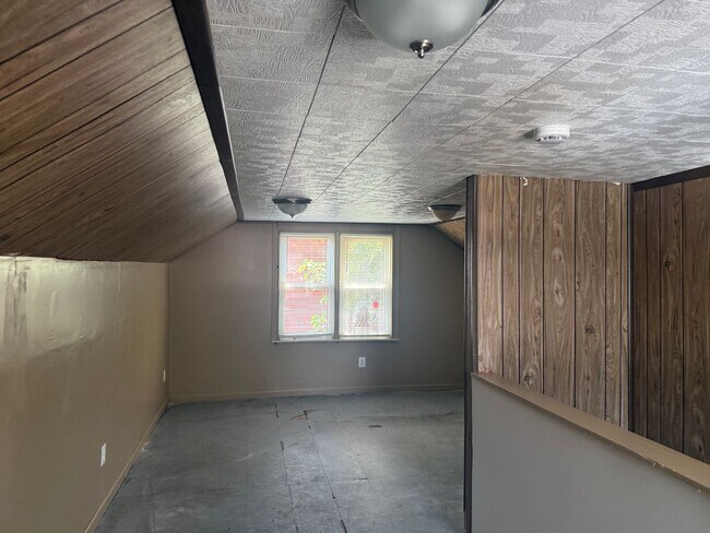 Foto del edificio - 3 Bedroom Bungalow, Corner House, New Carpet Fenced in Backyard