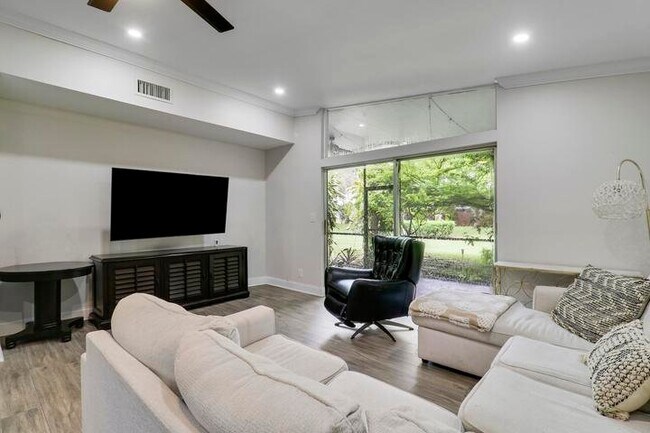 Foto del edificio - 11606 Orange Blossom Ln