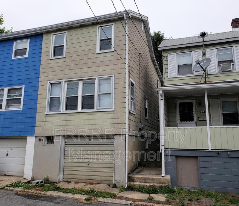 Primary Photo - 242 E Holland St