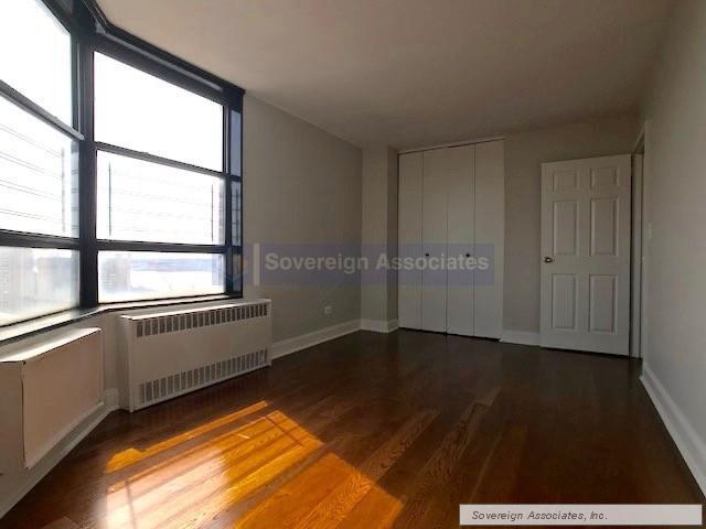Foto del edificio - 3333 Broadway