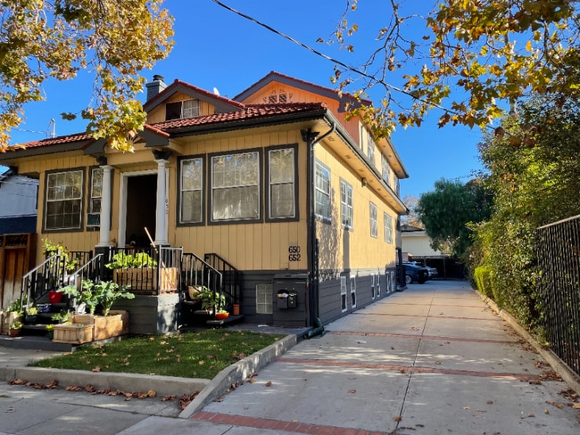 Building Photo - 652 N 2nd St