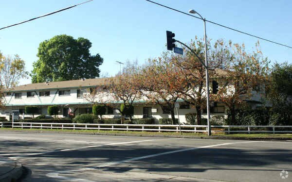 Building Photo - 4961 Coldwater Canyon Ave