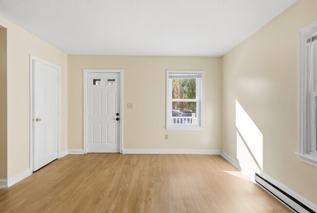 Building Photo - 453 Pond St