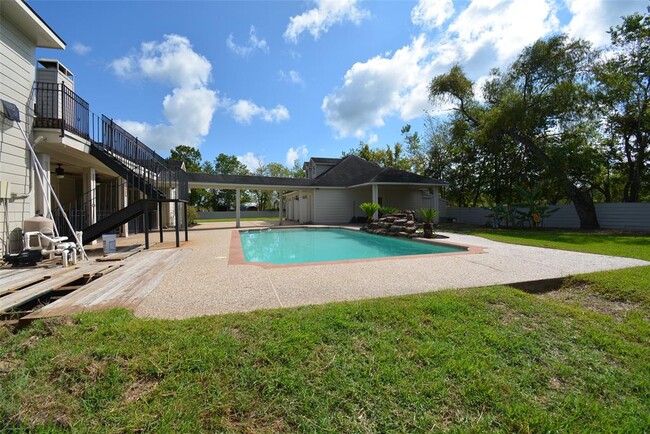 Building Photo - 8088 County Rd 128