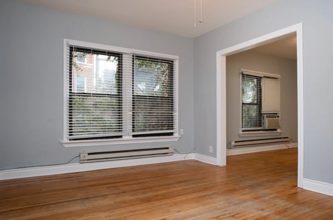 Building Photo - 719 W Roscoe St