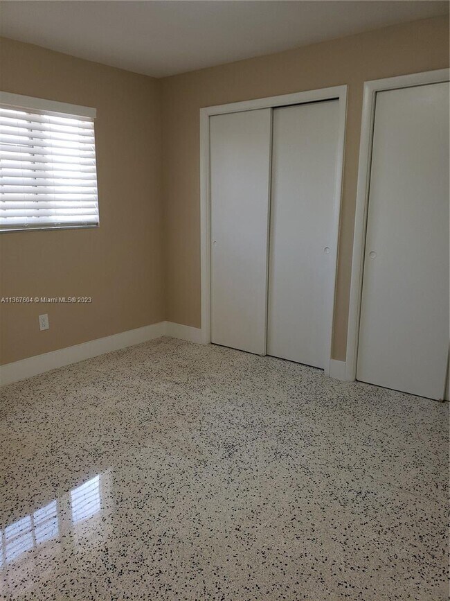 Foto del edificio - 2725 SW 25th St