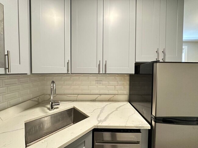 Foto del edificio - 510 W Belmont Ave