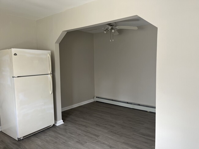 Kitchen Nook - Carey Ave Apartments