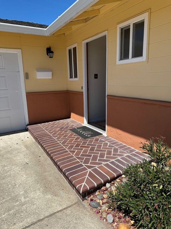 Building Photo - **2 Weeks Free Move-in Promo**Available No...