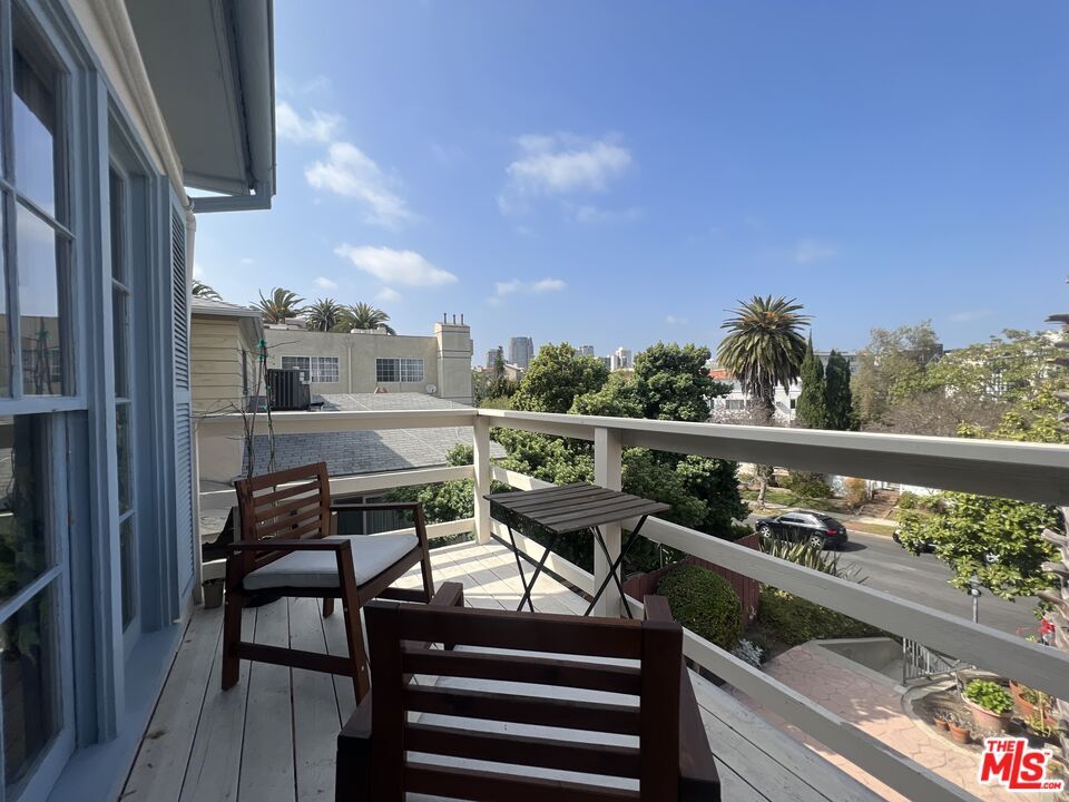 Foto del edificio - 1721 Glendon Ave