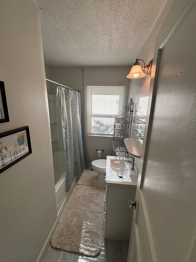 Baño - 140 E Wellington Ave