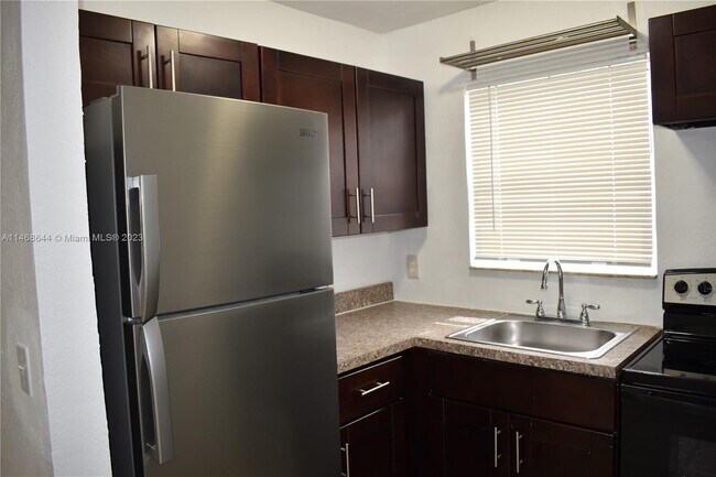 Foto del edificio - 821 NW 5th Ave