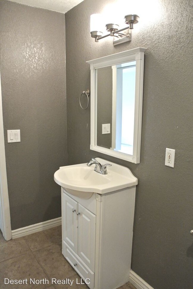 Building Photo - 4 br, 2 bath House - 3512 E Hearn Road