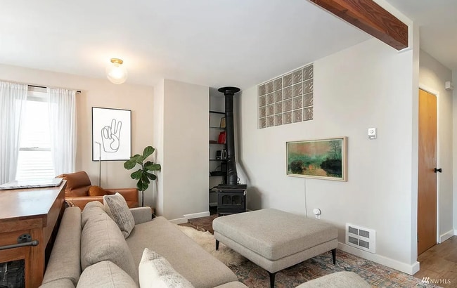 Photo - 2606 E Madison St Apartment