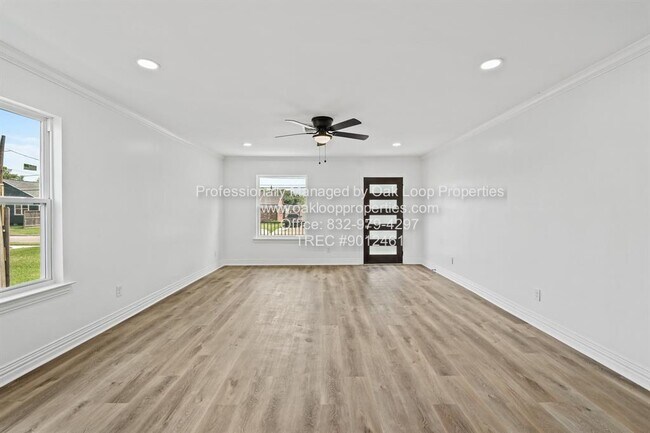 Foto del edificio - 1404 Des Jardines St