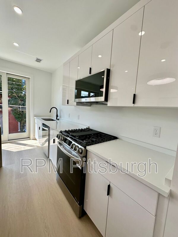 Building Photo - 1407 Sarah St