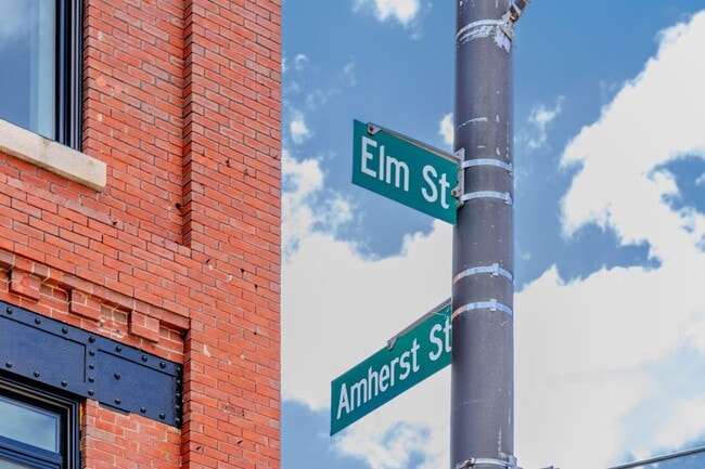 Building Photo - Rendezvous on Elm