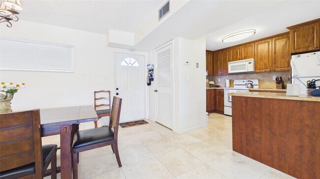 Foto del edificio - 381 S Hollybrook Dr