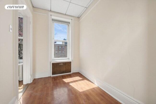 Building Photo - 19 4th Pl