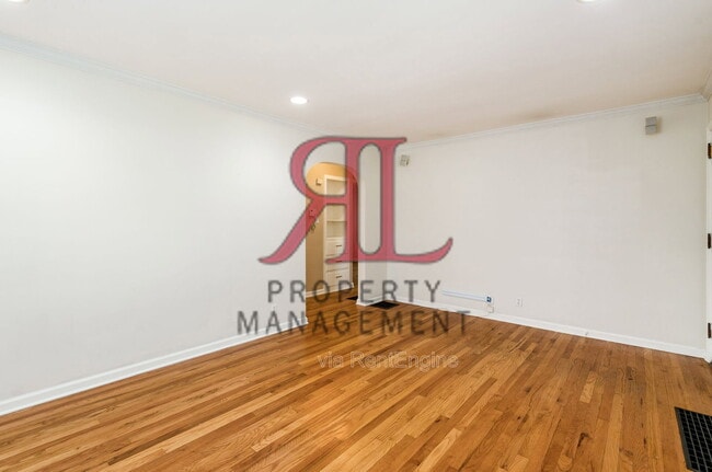 Building Photo - 317 E Royal Forest Blvd